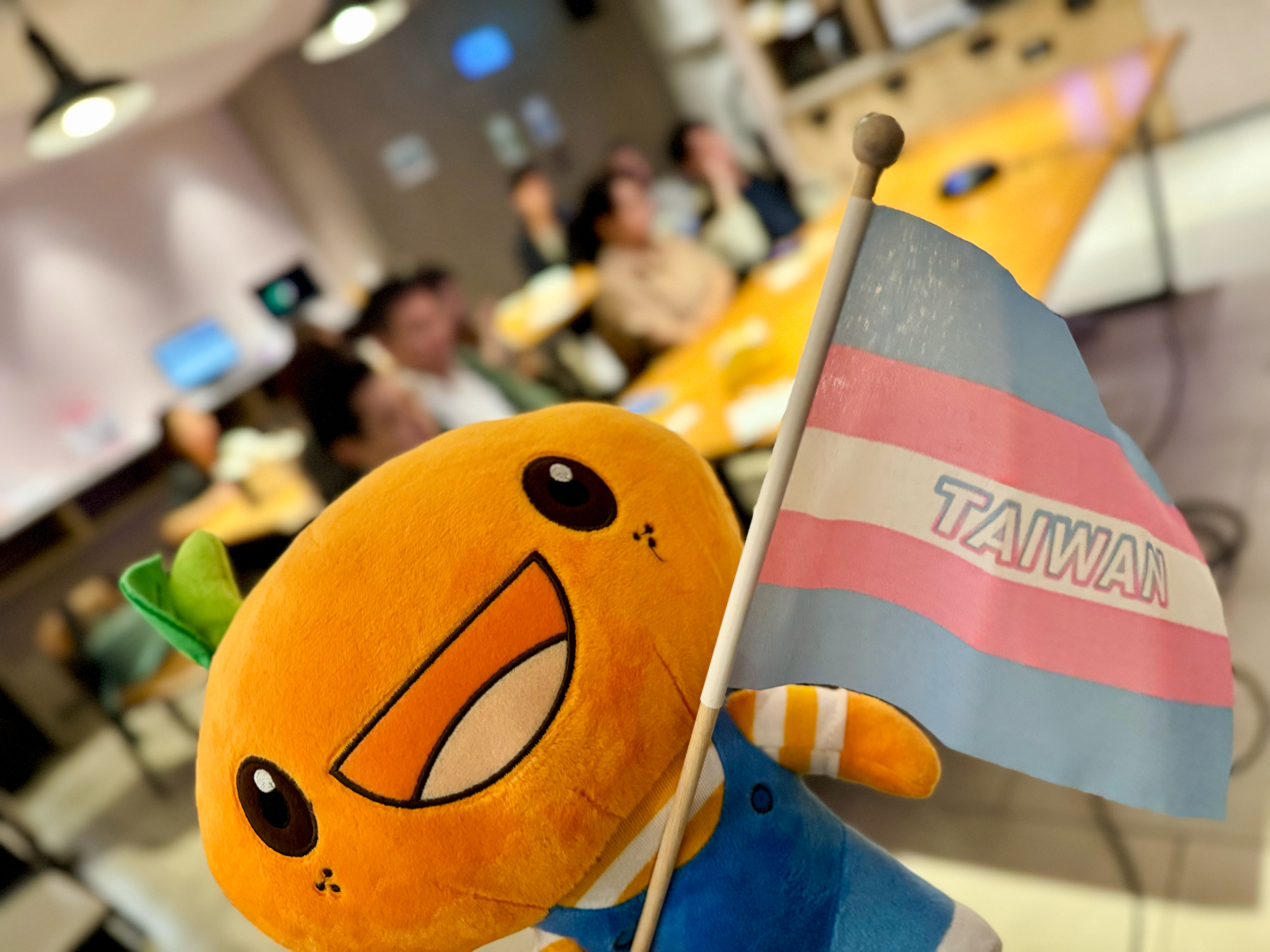 桔子商旅以橘色與彩虹元素呈現DEI多元、平等與共融理念